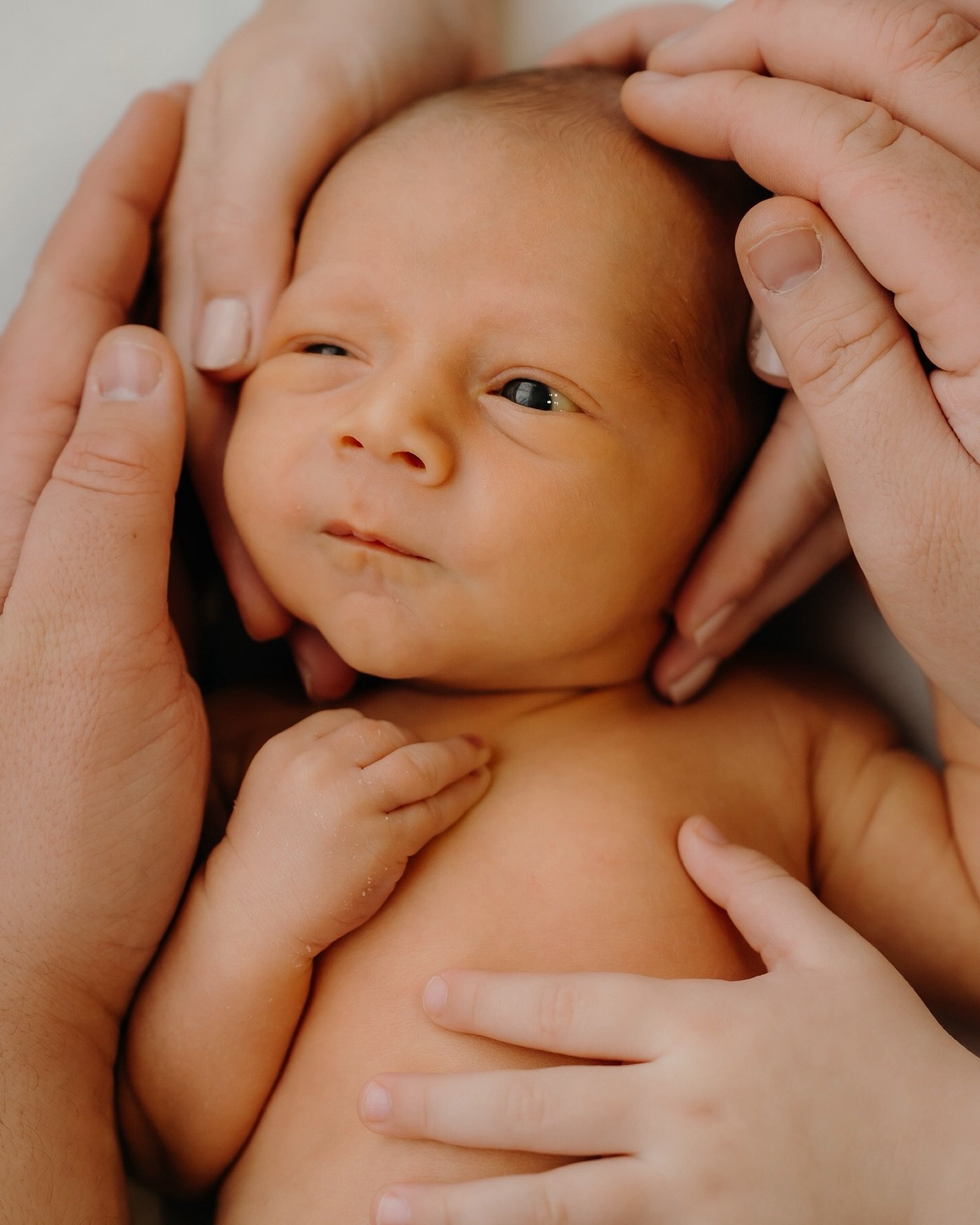 When you&rsquo;re only a few weeks old &amp; you&rsquo;ve had constant snuggles from your mum, dad &amp; big sister. 🥹

Baby George. ✨