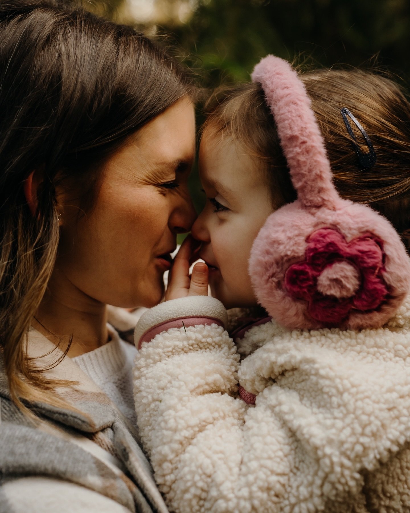 The Gruffalo trail was where this wonderful family session took us on a chilly Sunday in December. 🌰
Amongst all of the magic that is @forestryenglanddalby,  Freya loved chatting about where the Gruffalo could be, following all the signs pointing us